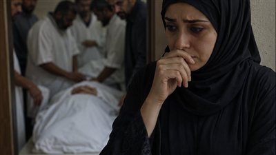في صباح جنازة أبي قال المغسل إن المرحوم يرفض أن يترك ما في قبضة يده