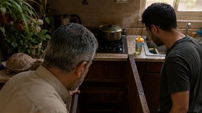 بينما بنتي كانت بتقول إنها مسافرة كام يوم